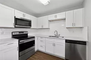 1404 Vinetree Dr, Brandon, FL 33510 - Photo 10