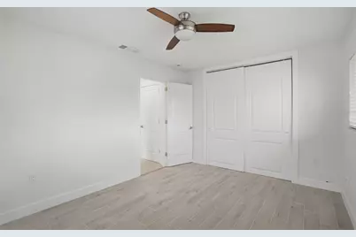 7172 S Shore Drive S, Saint Petersburg, FL 33707 - Photo 30