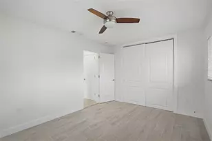 7172 S Shore Dr S, Saint Petersburg, FL 33707 - Photo 30