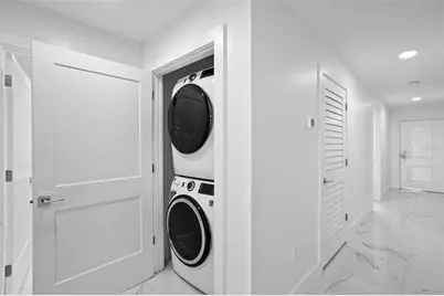 11500 Gulf Boulevard #202, Saint Petersburg, FL 33706 - Photo 12