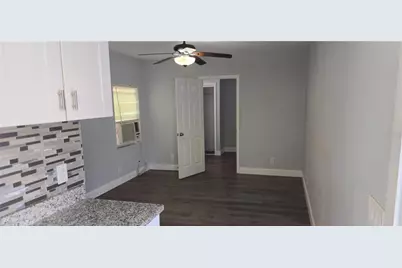 3832 46th Avenue N #B, Saint Petersburg, FL 33714 - Photo 4