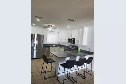 1020 70th Street N, Saint Petersburg, FL 33710 - Photo 6