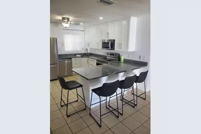 1020 70th Street N, Saint Petersburg, FL 33710 - Photo 4