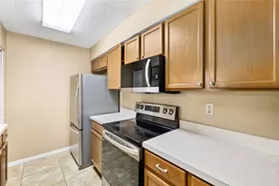 539 Kensington Lake Cir, Brandon, FL 33511 - Photo 10