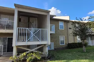 302 Lake Parsons Green, Brandon, FL 33511 - Photo 1