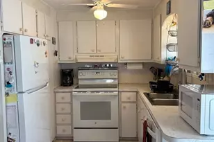 10297 N Lake Dr, Largo, FL 33773 - Photo 12