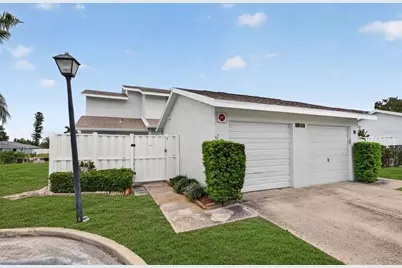 6537 Cape Hatteras Way NE #1, Saint Petersburg, FL 33702 - Photo 2