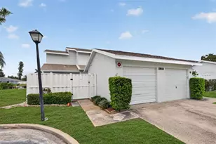 6537 Cape Hatteras Way NE, Saint Petersburg, FL 33702 - Photo 2