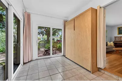 2318 Woodlawn Circle E, Saint Petersburg, FL 33704 - Photo 22