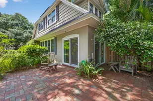 2318 Woodlawn Cir E, Saint Petersburg, FL 33704 - Photo 36