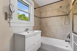 2318 Woodlawn Cir E, Saint Petersburg, FL 33704 - Photo 30