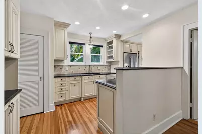 2318 Woodlawn Circle E, Saint Petersburg, FL 33704 - Photo 12