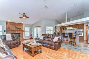 709 Sportsman Park Dr, Seffner, FL 33584 - Photo 14
