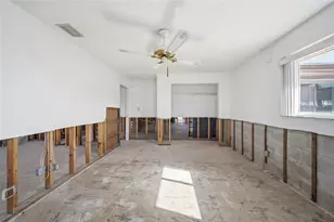 4 Bellevue Dr, Treasure Island, FL 33706 - Photo 10