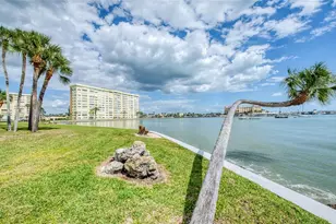 4775 Cove Cir, Saint Petersburg, FL 33708 - Photo 8