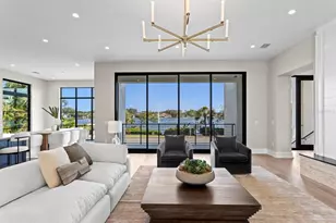 337 Coffee Pot Dr NE, Saint Petersburg, FL 33704 - Photo 10