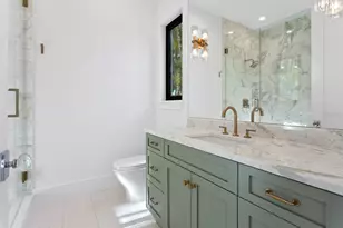 337 Coffee Pot Dr NE, Saint Petersburg, FL 33704 - Photo 24