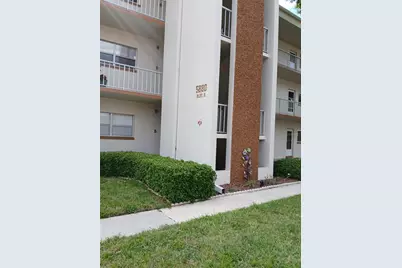5880 38th Avenue N #304, Saint Petersburg, FL 33710 - Photo 1