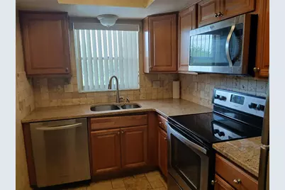 5880 38th Avenue N #304, Saint Petersburg, FL 33710 - Photo 2