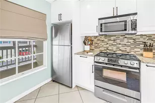 228 Sun Vista Ct N, Treasure Island, FL 33706 - Photo 14