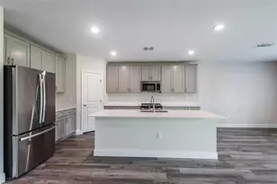 9886 Annunciation Dr, Wesley Chapel, FL 33545 - Photo 2