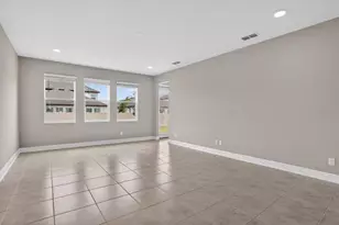 3168 Fall Harvest Dr, Zephyrhills, FL 33540 - Photo 14