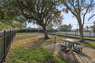 611 Destiny Dr, Ruskin, FL 33570 - Photo 12