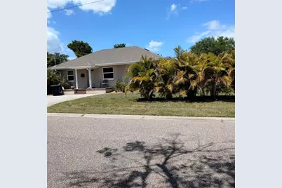 351 Davenport Avenue NE, Saint Petersburg, FL 33702 - Photo 1