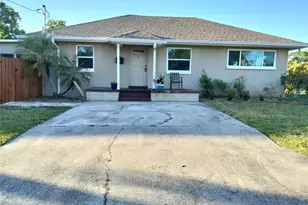 351 Davenport Ave NE, Saint Petersburg, FL 33702 - Photo 2