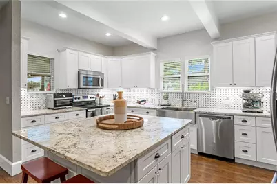 802 Dartmoor Street N, Saint Petersburg, FL 33701 - Photo 10