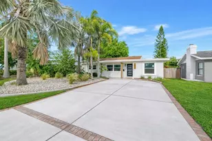 9045 3rd St N, Saint Petersburg, FL 33702 - Photo 2
