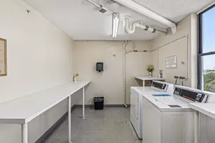 255 Dolphin Point, Clearwater Beach, FL 33767 - Photo 20