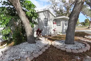 125 Harbor Bluff Dr, Largo, FL 33770 - Photo 2