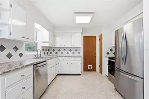 2930 80th St N, Saint Petersburg, FL 33710 - Photo 10