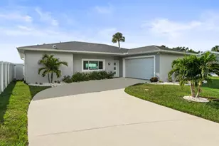 1909 Gulfview Dr, Holiday, FL 34691 - Photo 2