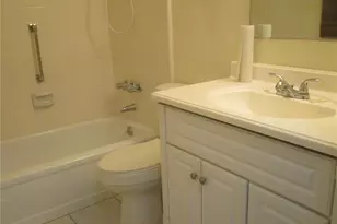 511 Finsbury Cir, Sun City Center, FL 33573 - Photo 14