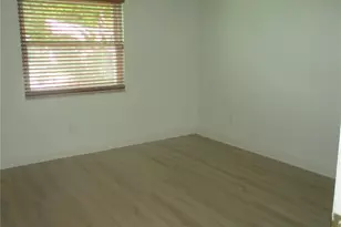 511 Finsbury Cir, Sun City Center, FL 33573 - Photo 14