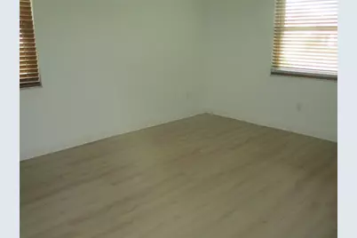 511 Finsbury Circle #B, Sun City Center, FL 33573 - Photo 10