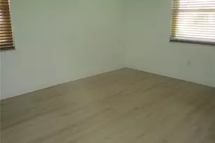 511 Finsbury Cir, Sun City Center, FL 33573 - Photo 10