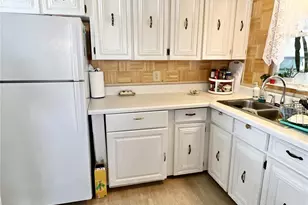 7181 Mt Hawthorne Rd NE, Saint Petersburg, FL 33702 - Photo 6