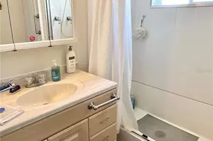 7181 Mt Hawthorne Rd NE, Saint Petersburg, FL 33702 - Photo 12