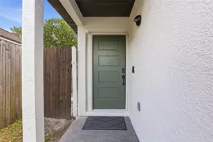 5916 Lake Front Dr, Wesley Chapel, FL 33545 - Photo 8