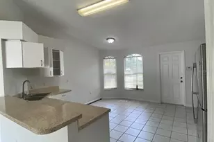 10020 N Connechusett Rd, Tampa, FL 33617 - Photo 2