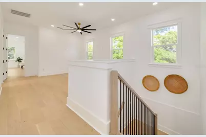 467 34th Avenue N, Saint Petersburg, FL 33704 - Photo 18