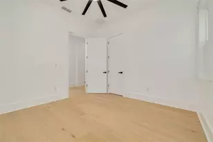 467 34th Ave N, Saint Petersburg, FL 33704 - Photo 16