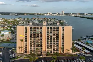 51 Island Way, Clearwater Beach, FL 33767 - Photo 2