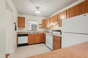 2845 Somerset Park Dr, Tampa, FL 33613 - Photo 8