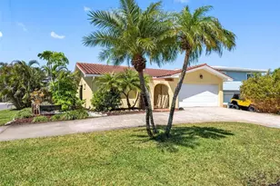 562 Johns Pass Ave, Madeira Beach, FL 33708 - Photo 2