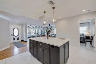 347 Ling A Mor Terrace S, Saint Petersburg, FL 33705 - Photo 10