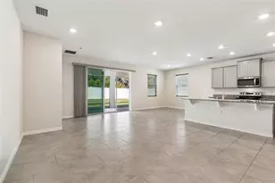 35977 Morse Willow Ct, Zephyrhills, FL 33541 - Photo 4